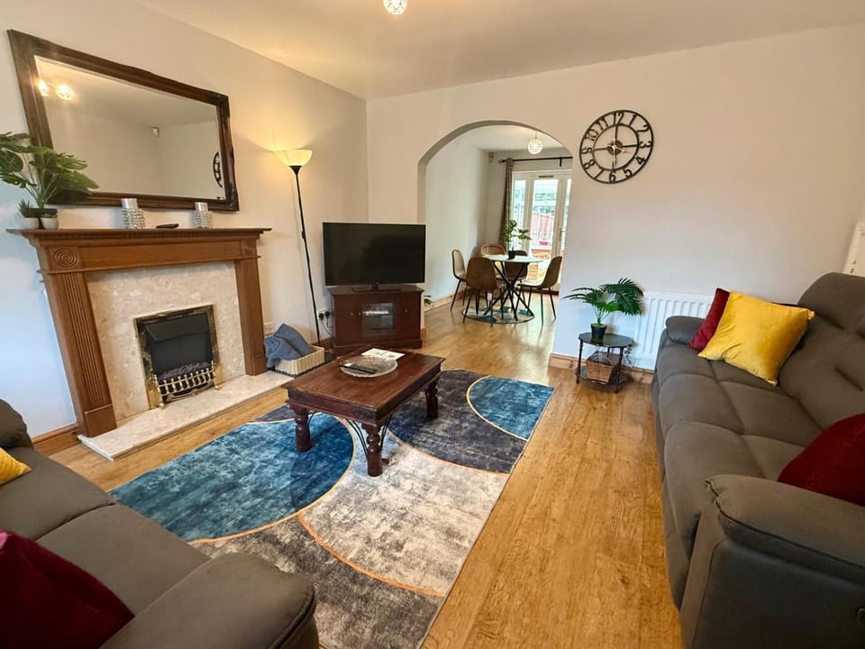 TV and multimedia, Living room, Seating area