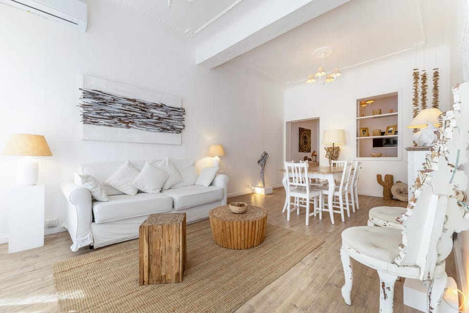 Lounge or bar