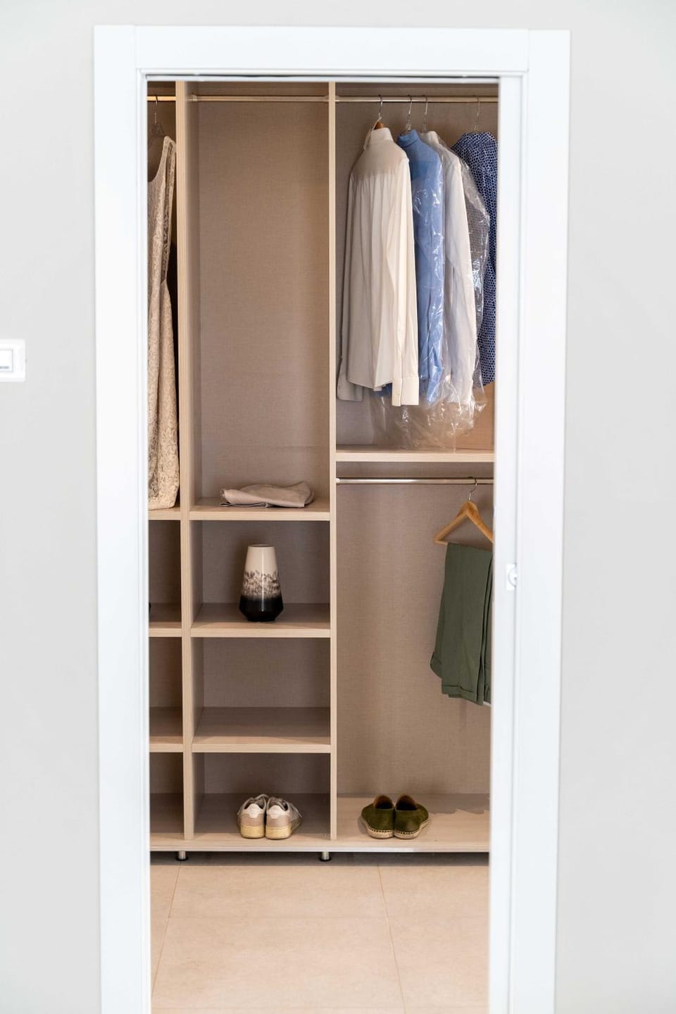 towels, wardrobe