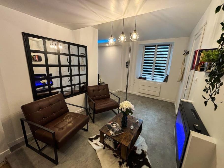 Living room, Seating area, fireplace
