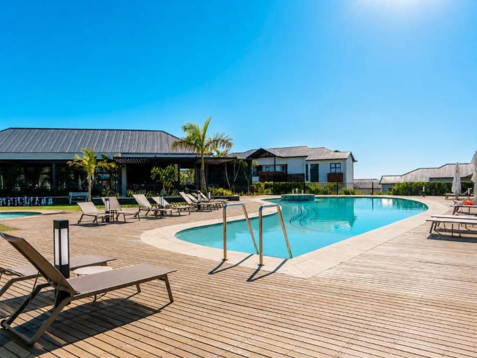 Ocean's Edge Escape! Apartment in Dolphin Coast