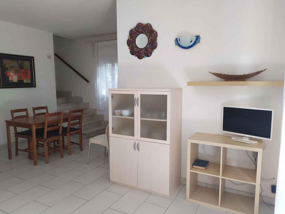 TV and multimedia, Living room, Dining area