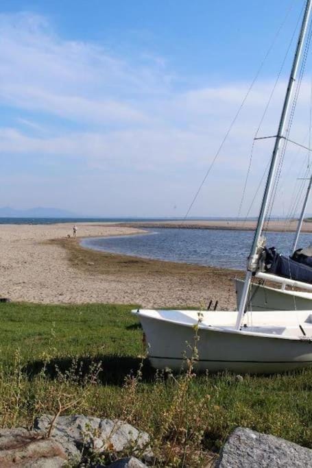 HOUSE DUPLEX in the beach with BARBAQUE & two TERRACES one with VIEWS House in Alt Empordà