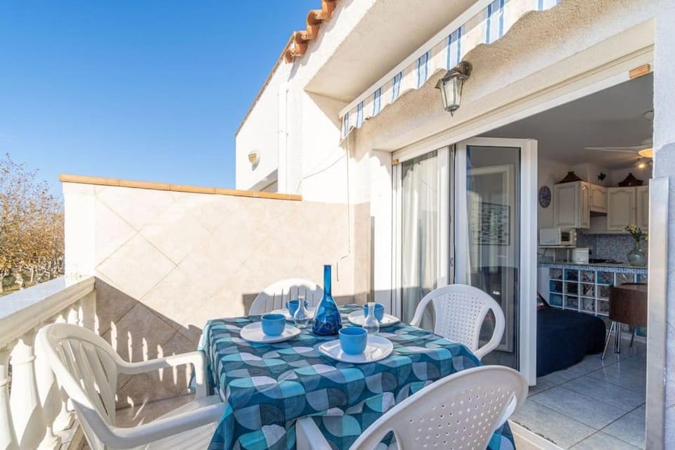 HOUSE DUPLEX in the beach with BARBAQUE & two TERRACES one with VIEWS House in Alt Empordà