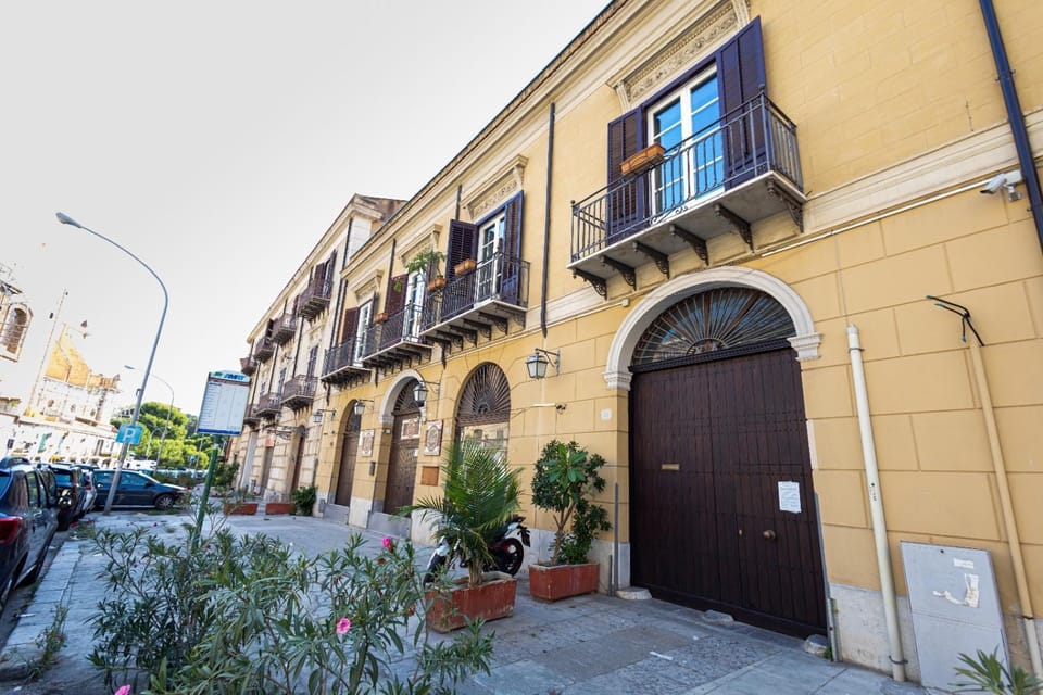 Property building, Neighbourhood, Street view