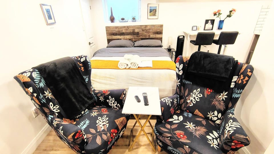 Pvt Studio Near Waterloo Airport & Minutes to Downtown Basement unit No Pet Allowed Apartment in Kitchener