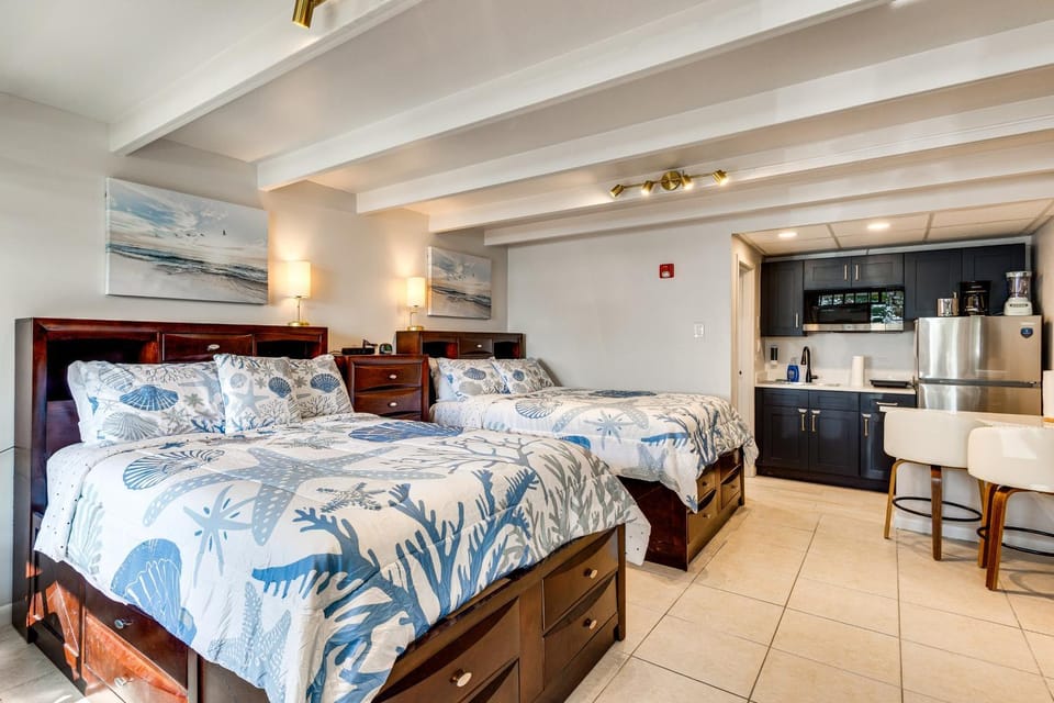 Dolphin & Manatee Cove Condo: Beach Access + More! Apartment in Ruskin
