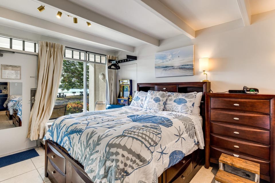 Dolphin & Manatee Cove Condo: Beach Access + More! Apartment in Ruskin