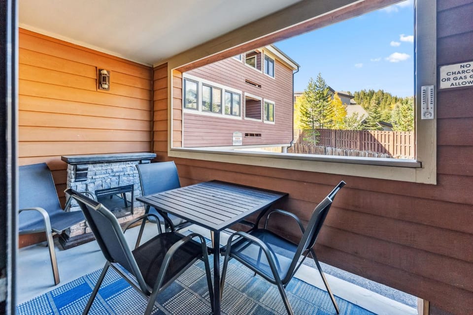Steps to Gondola, Ski-In, 1 Block Main St, Hot Tub House in Breckenridge