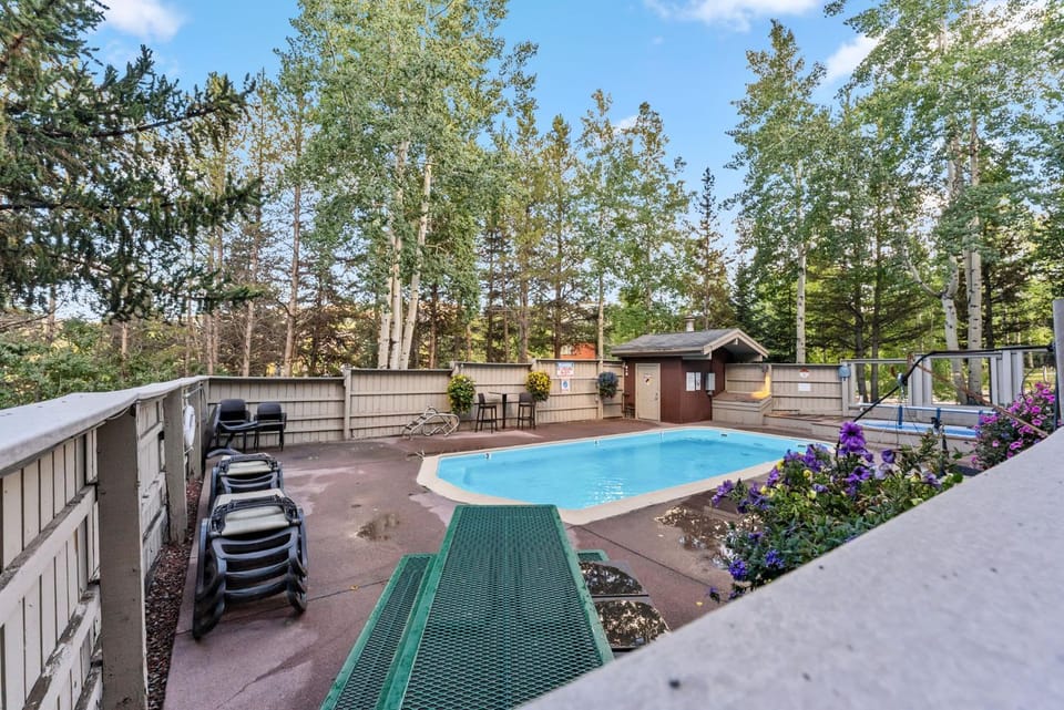 Steps to Gondola, Ski-In, 1 Block Main St, Hot Tub House in Breckenridge