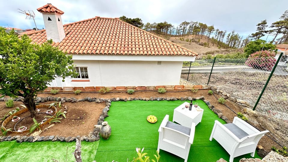 Property building, Spring, Day, Natural landscape, Garden, Garden view