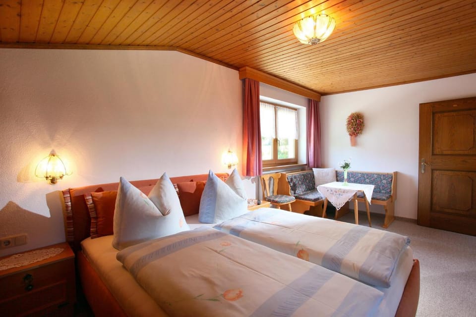 Bed, Living room, Photo of the whole room, Seating area, Bedroom