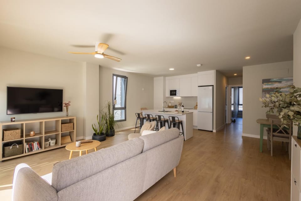 TV and multimedia, Kitchen or kitchenette, Living room, Seating area