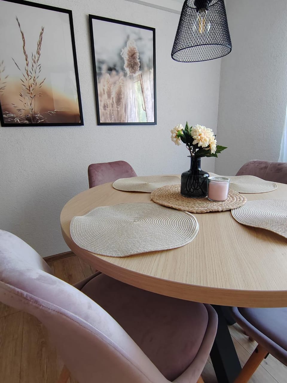 Seating area, Dining area