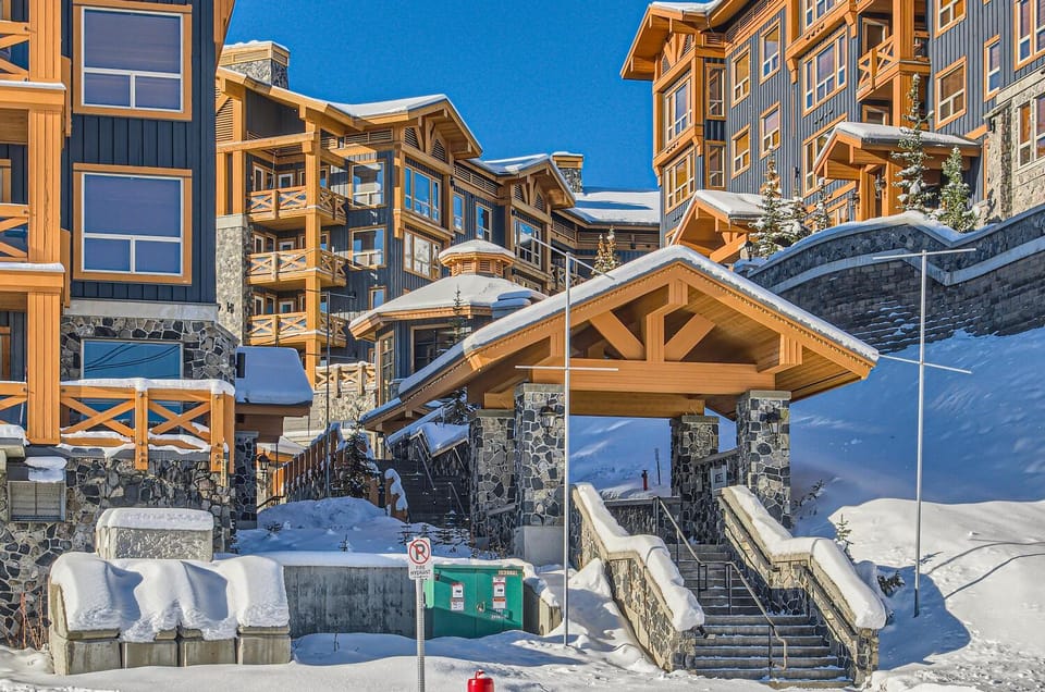 Stonegate Resort Unit C106 Apartment in British Columbia