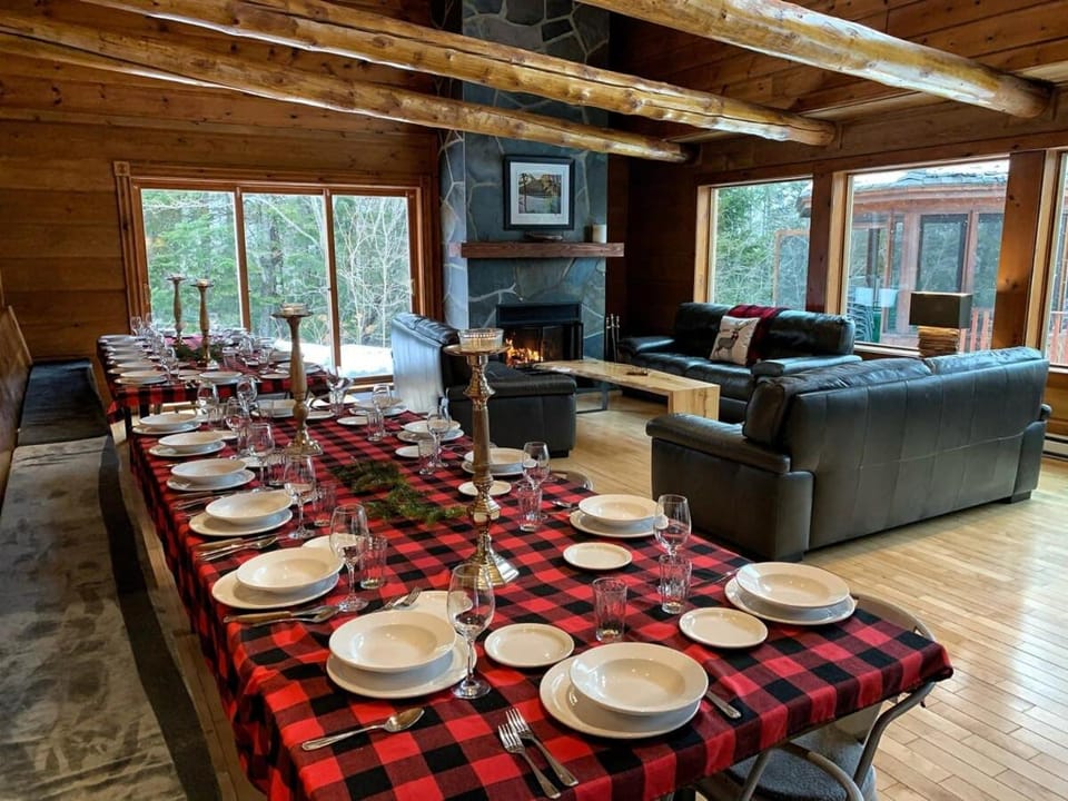 Howard Lodge & Spa Chalet in Ontario