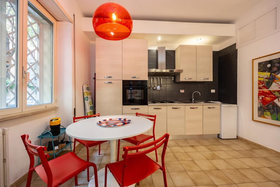 Kitchen or kitchenette, Dining area, oven, stove