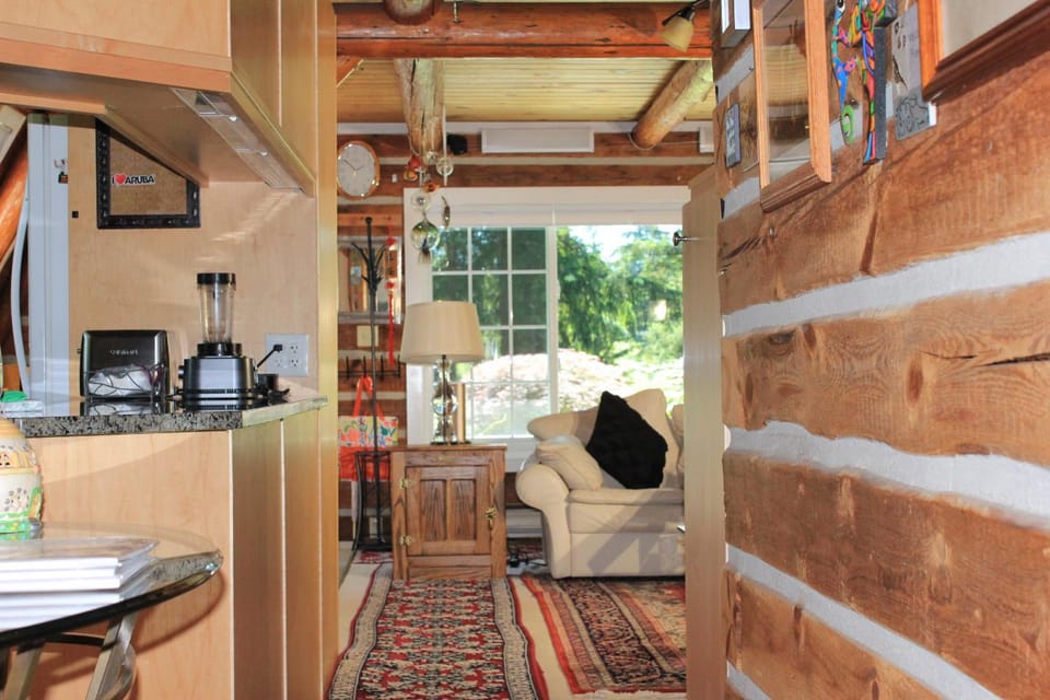 Entire cabin inside city limit Cabin in Sammamish