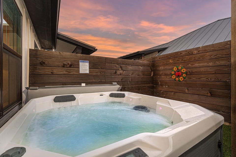 Eagle's Hangout - Hot Tub Close to 290 Wine Trail House in Fredericksburg