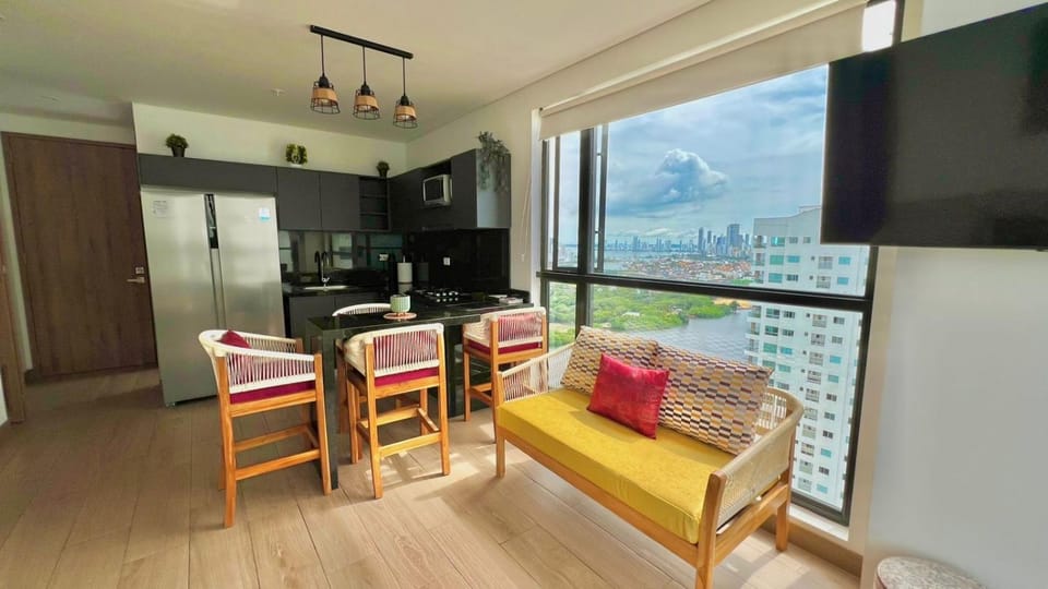 Communal lounge/ TV room, TV and multimedia, Kitchen or kitchenette, Living room, Seating area, Dining area