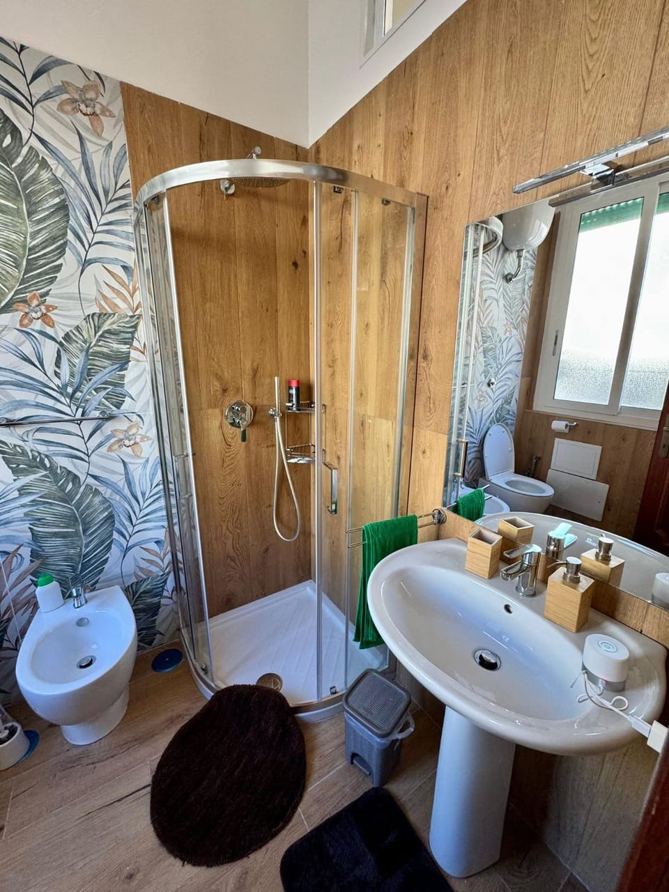 Shower, Toilet, Bathroom, bidet, towels