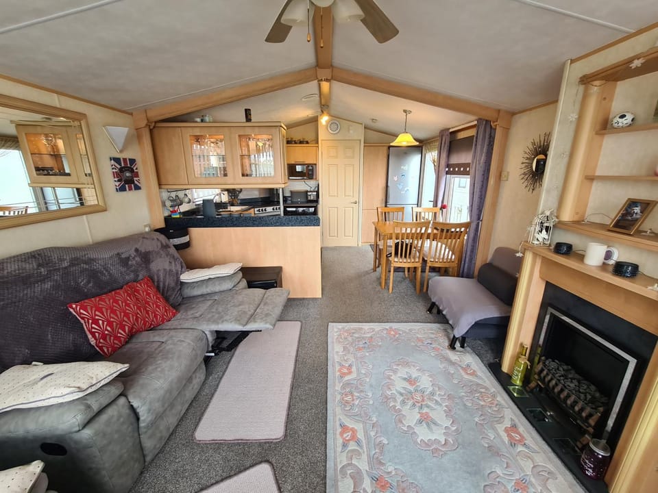 Living room, Seating area, Dining area, fireplace, pet friendly