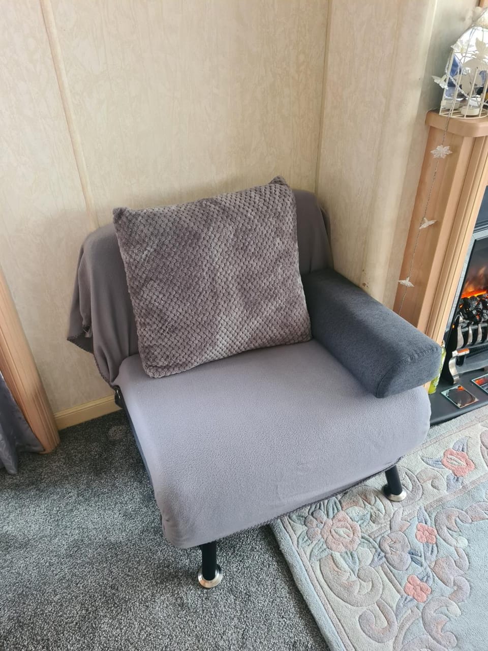 Bed, Seating area