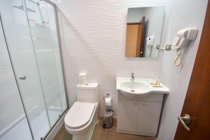 Shower, Toilet, towels