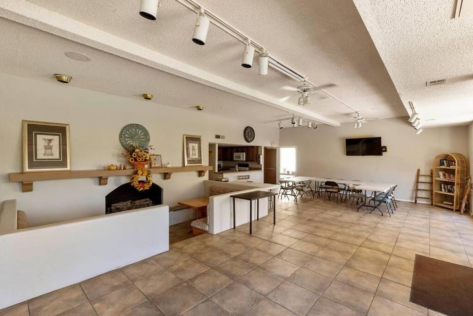 Old Town Condo with 2 King Size Suites Apartment in Scottsdale
