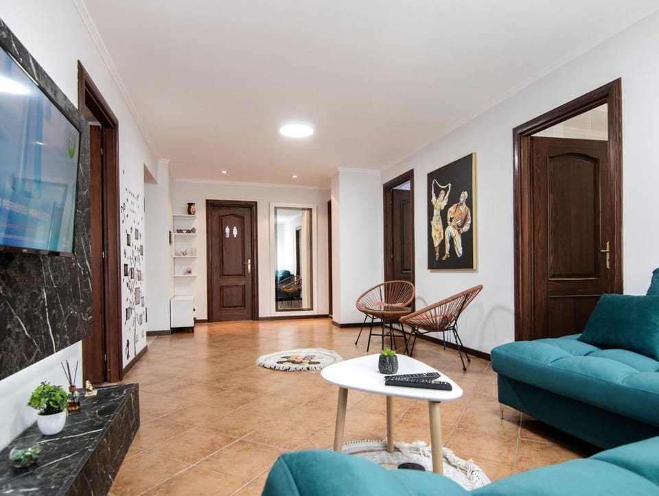 Communal lounge/ TV room, TV and multimedia, Living room, Seating area, Evening entertainment