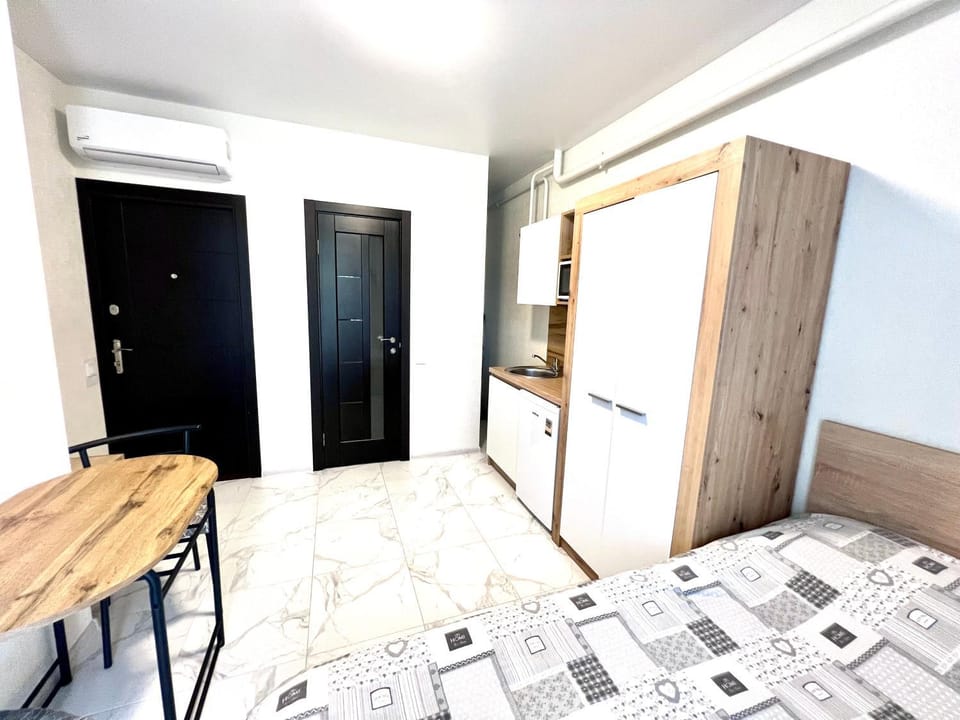 Bed, Photo of the whole room, Dining area, Bedroom