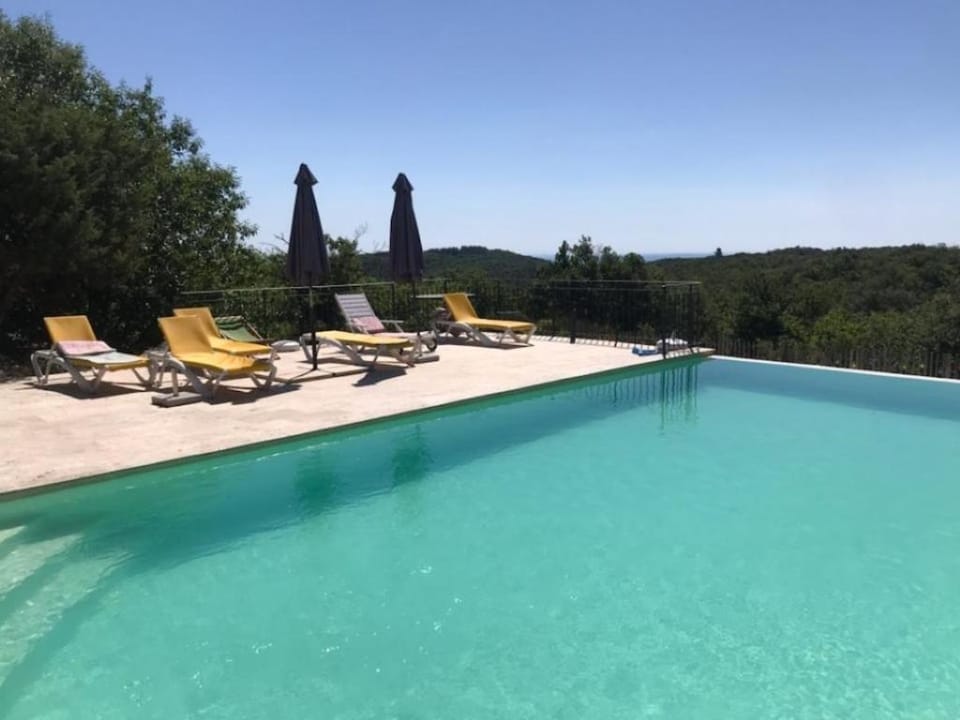 Maison de vacances 12 chambres et piscine House in Occitanie