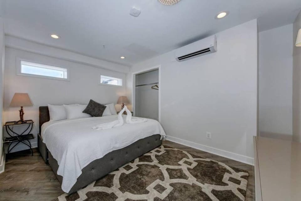 Bedroom, air conditioner