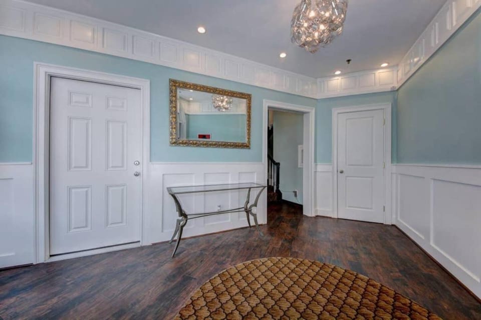 DuPont Circle-Suite 1Kalorama Luxury Apartment Bed and Breakfast in Arlington