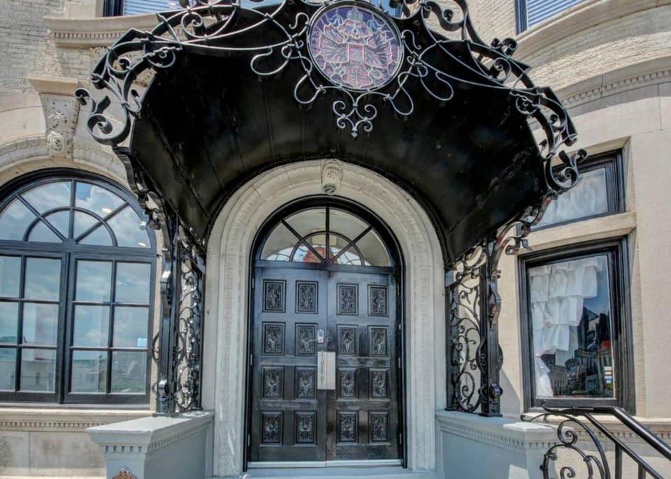 DuPont Circle-Suite 1Kalorama Luxury Apartment Bed and Breakfast in Arlington