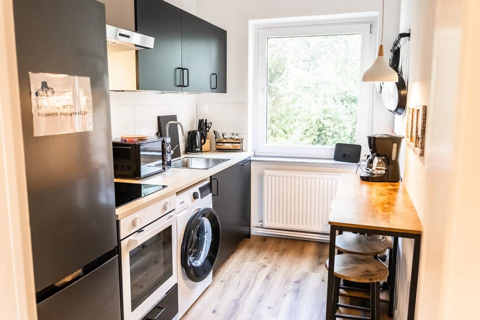 Coffee/tea facilities, Kitchen or kitchenette, Dining area, dishwasher, oven, stove, toaster, washing machine