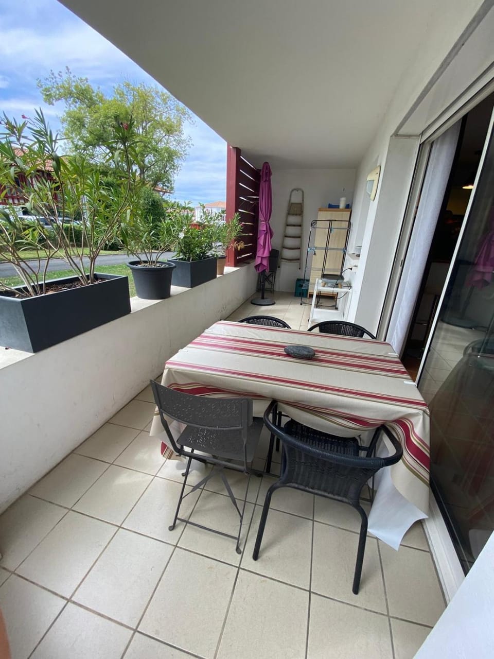 Patio, Dining area