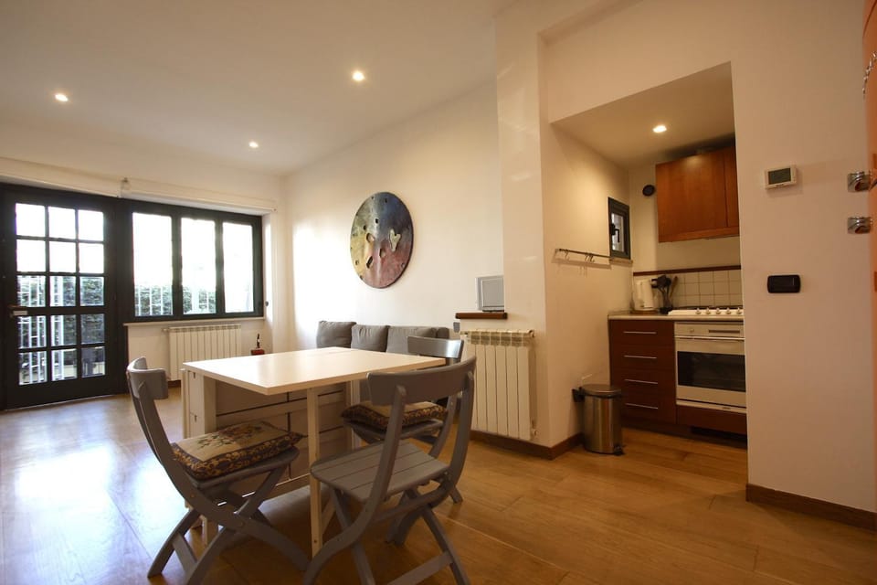 Ponte Milvio Lovely Garden Apartment in Rome