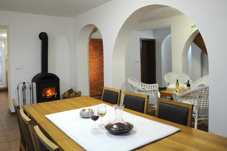 Seating area, Dining area
