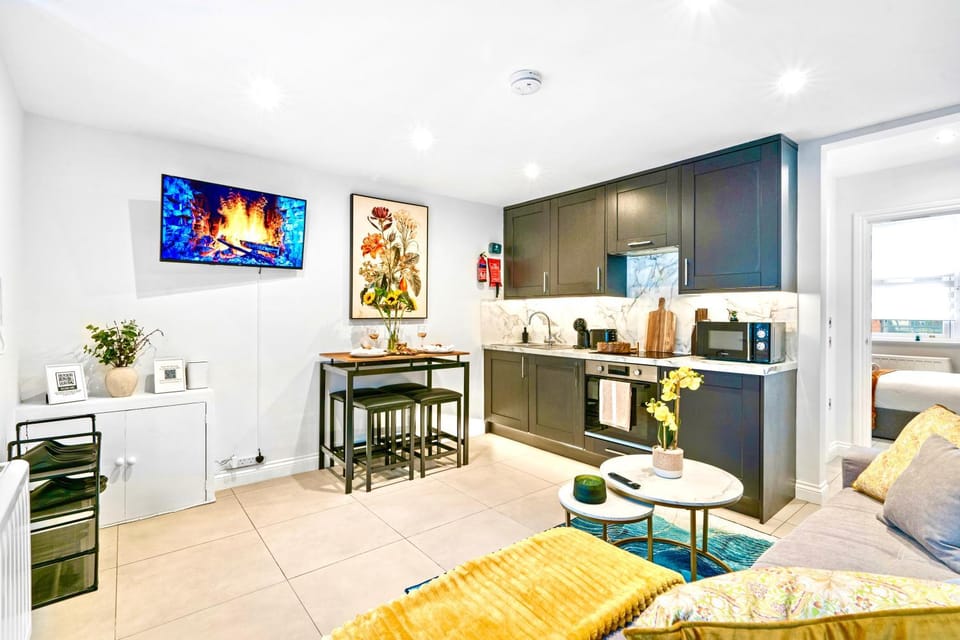Kitchen or kitchenette, Living room, kitchen