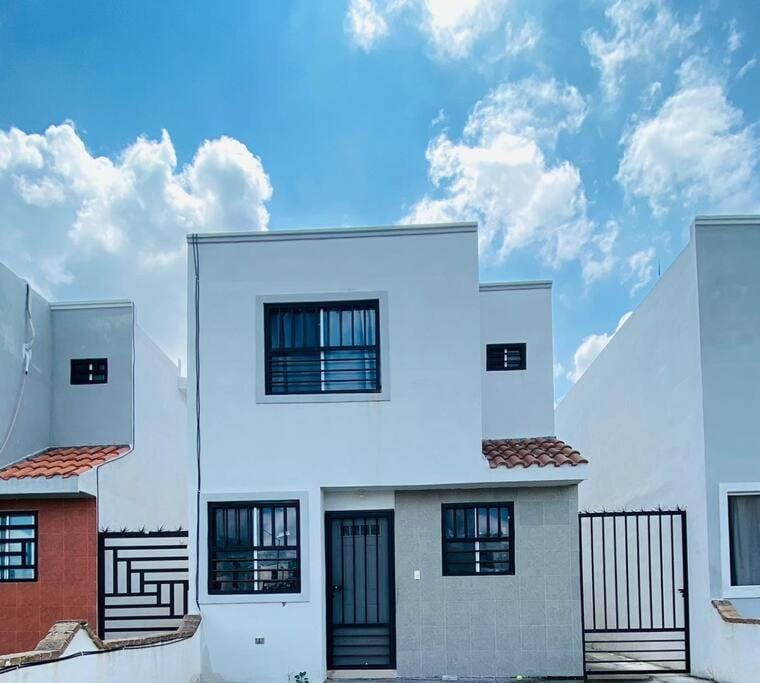 Casa Adobe clima total Starlink zona Aeropuerto House in State of Nuevo Leon