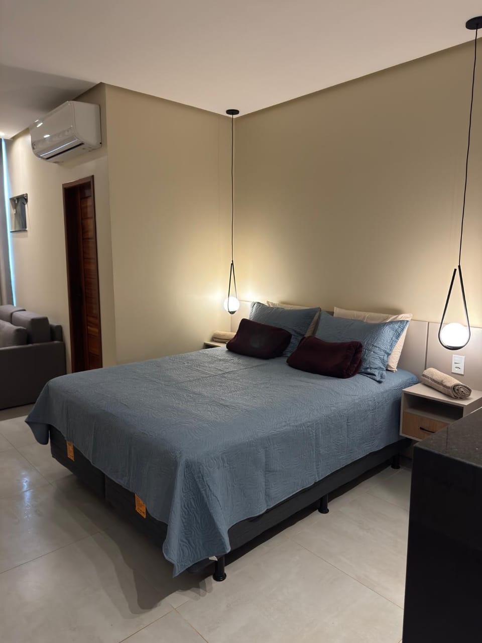 Bed, Photo of the whole room, Bedroom, air conditioner