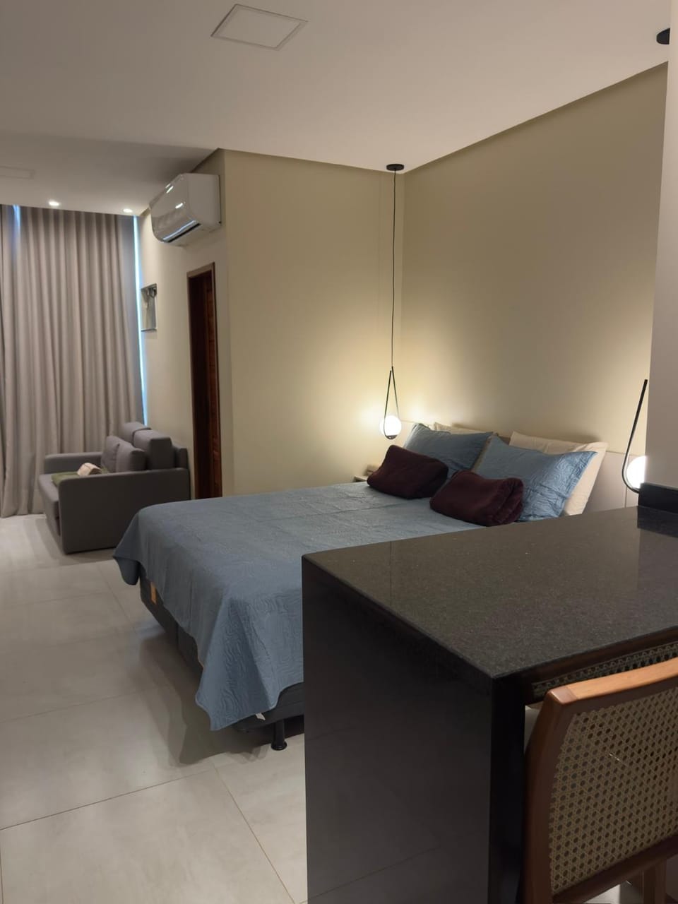 Bed, Living room, Photo of the whole room, Seating area, Bedroom, air conditioner