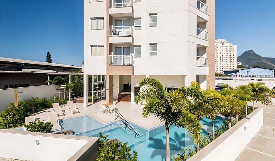 Property building, Day, Natural landscape, Mountain view, Pool view, Swimming pool, sunbed