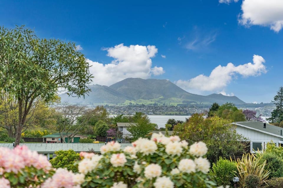 Nearby landmark, Spring, Day, Natural landscape, Garden, Garden view, Lake view, Mountain view