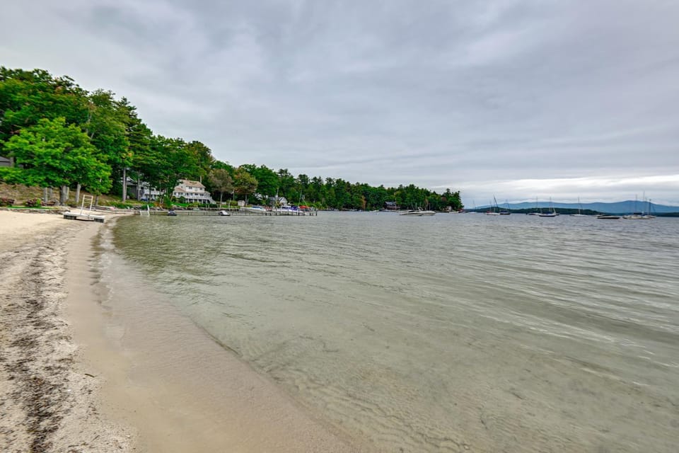 Lake Winnipesaukee Condo w/ Beach Access! House in Gilford
