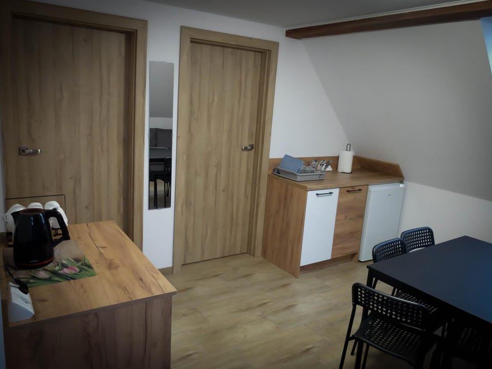 Coffee/tea facilities, Dining area, minibar