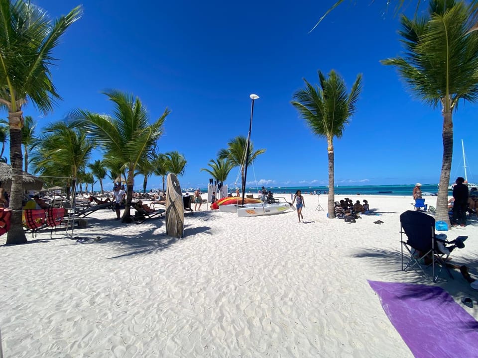 Nearby landmark, Communal lounge/ TV room, Day, People, Natural landscape, Beach, Evening entertainment, Sea view, group of guests, sunbed