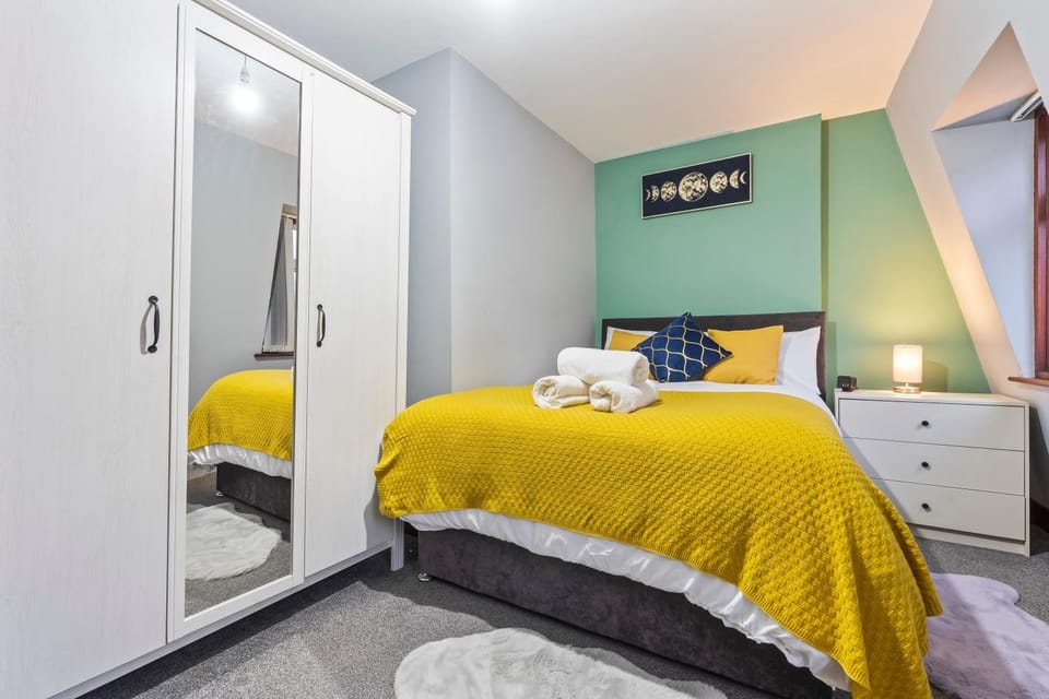 Spacious 3BR flat in Paddington and Hyde Park Apartment in City of Westminster