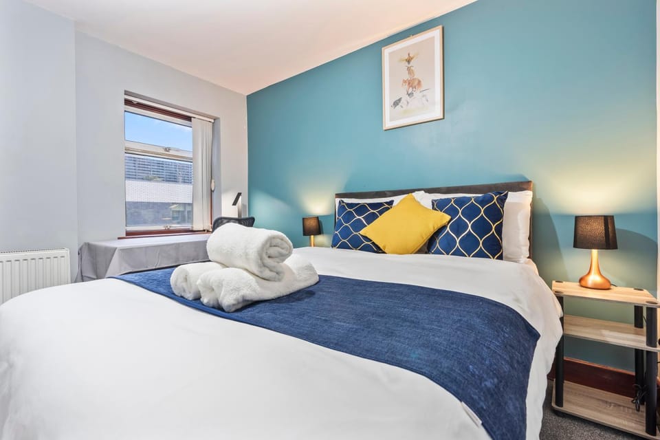 Spacious 3BR flat in Paddington and Hyde Park Apartment in City of Westminster